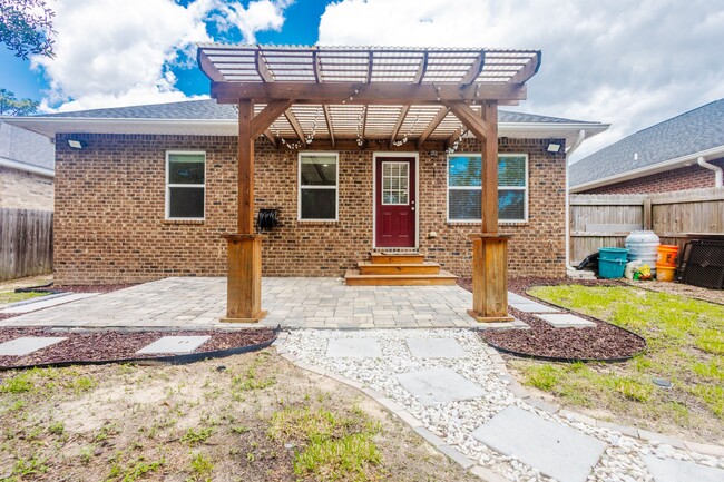 Building Photo - 557 Valparaiso Pkwy
