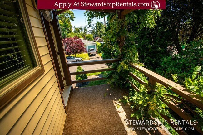 Building Photo - 5017 SE 45th Ave