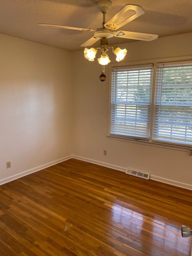 Building Photo - 3/1.5 Country House in Adairsville $1,595