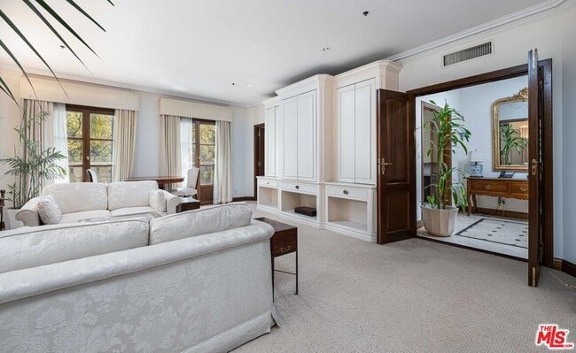 Building Photo - 425 N Maple Dr