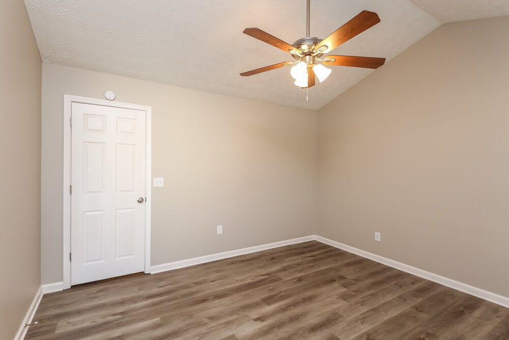 Building Photo - 204 Springbottom Dr SE