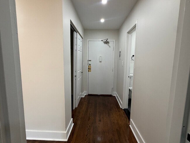 Building Photo - 475 Park Ave