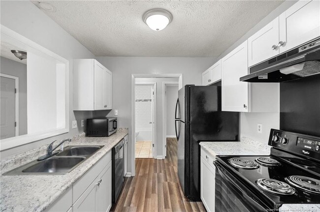 Building Photo - 920 Inglewood Ln