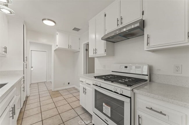 Building Photo - 14722 Strathern St