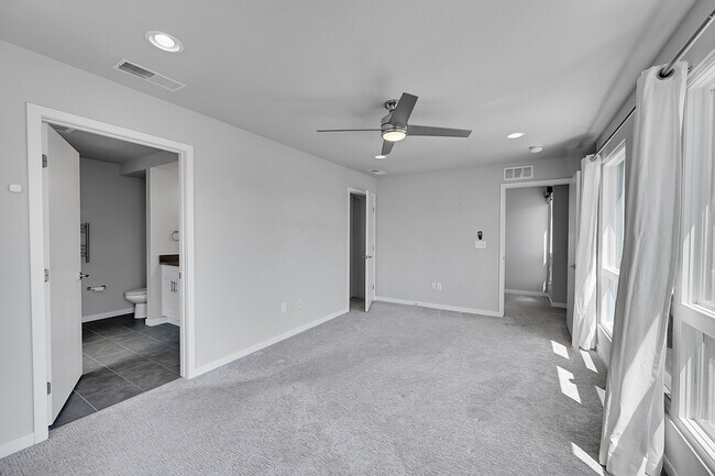 Building Photo - 1208 E Asbury Ave