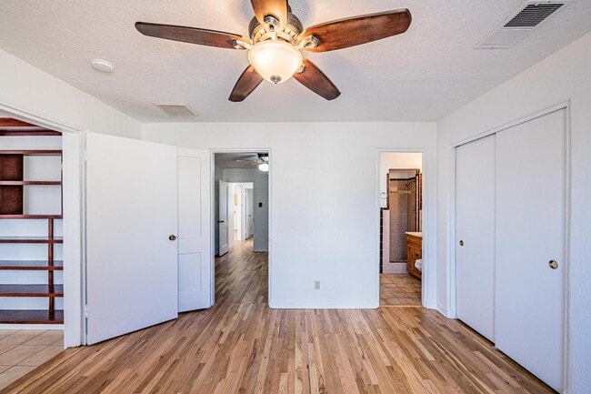 Building Photo - 624 Adams St NE