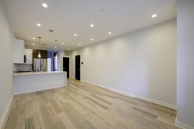Building Photo - 721 Kennedy St NW