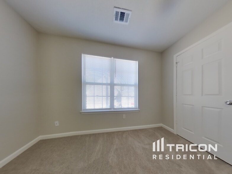 Building Photo - 5132 Meadows Lake Dr