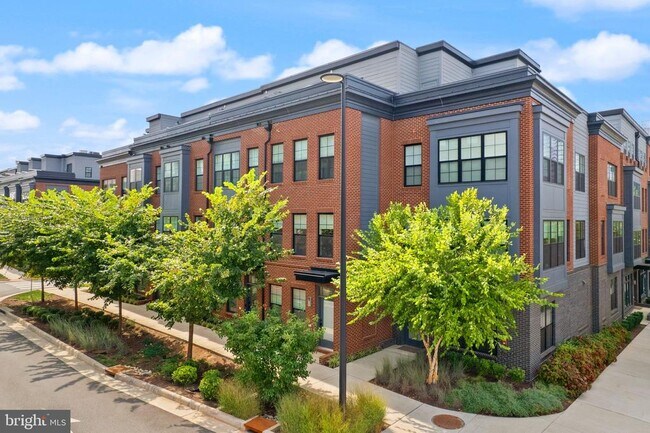 Building Photo - 1862 Michael Faraday Dr.