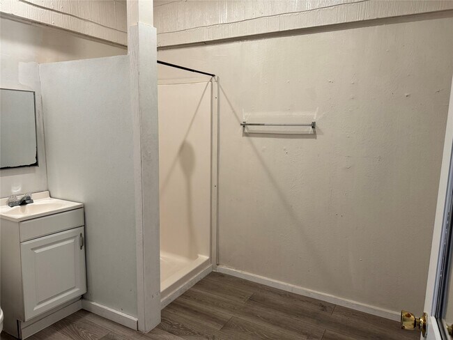 Building Photo - 1610 W Sidnor St