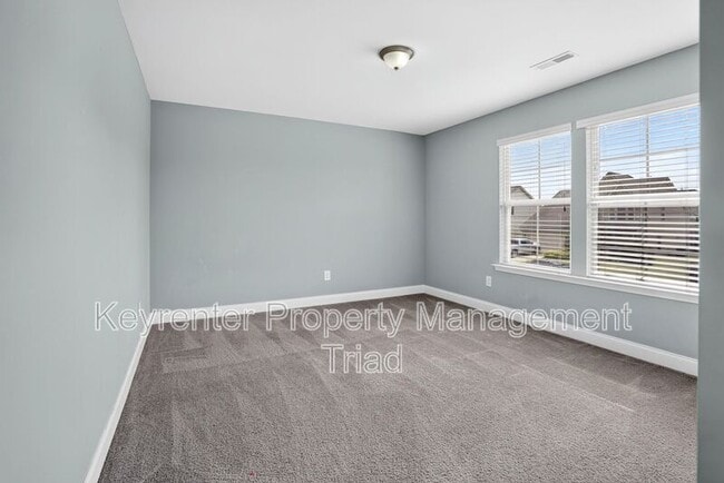 Building Photo - 504 Eagles Wy