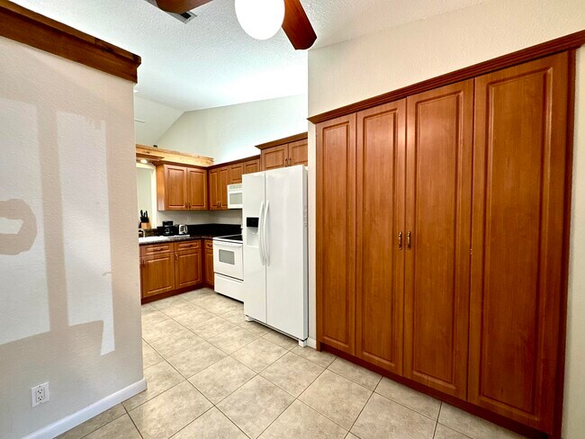 Building Photo - 22716 Vistawood Way