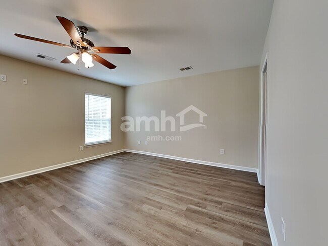 Building Photo - 1100 Briar Rose Ln