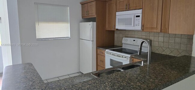 Building Photo - 7400 NW 85th Ct