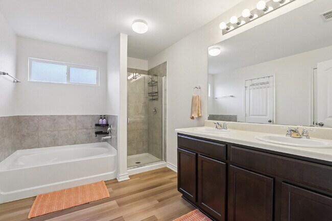 Building Photo - "Charming 3-Bedroom Haven with Granite Elegance in San Antonio!"