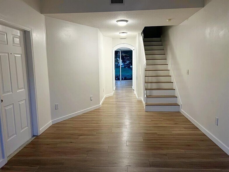 Building Photo - 4929 Tradewinds Ter