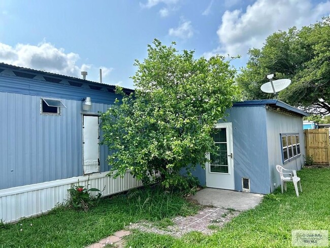 Building Photo - 15702 Orange Dr