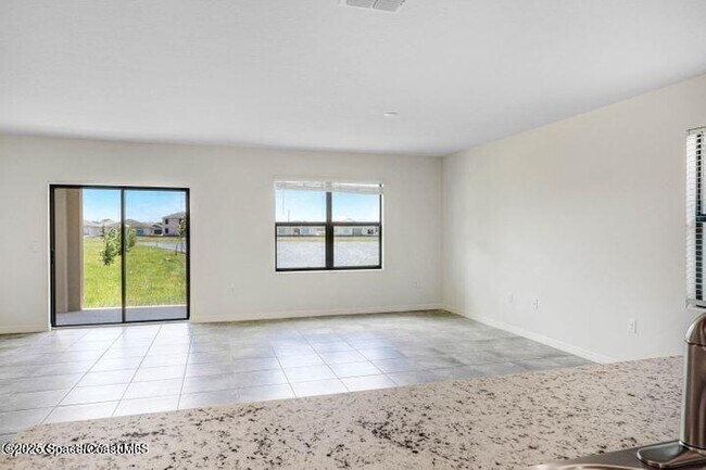 Building Photo - 1924 Capital Dr SE