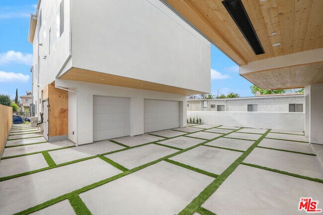 Building Photo - 5246 Auckland Ave