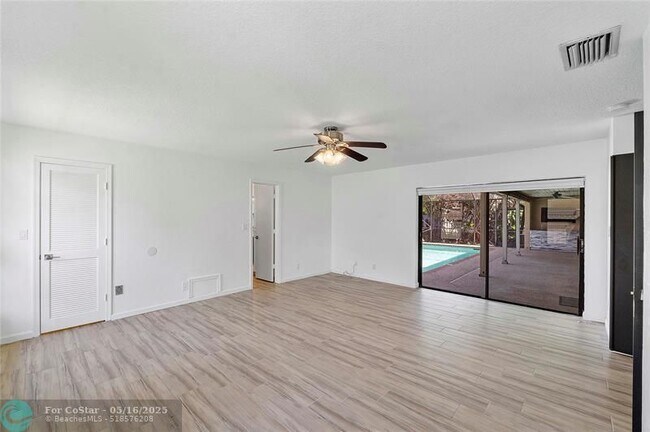 Building Photo - 303 NW 105th Terrace