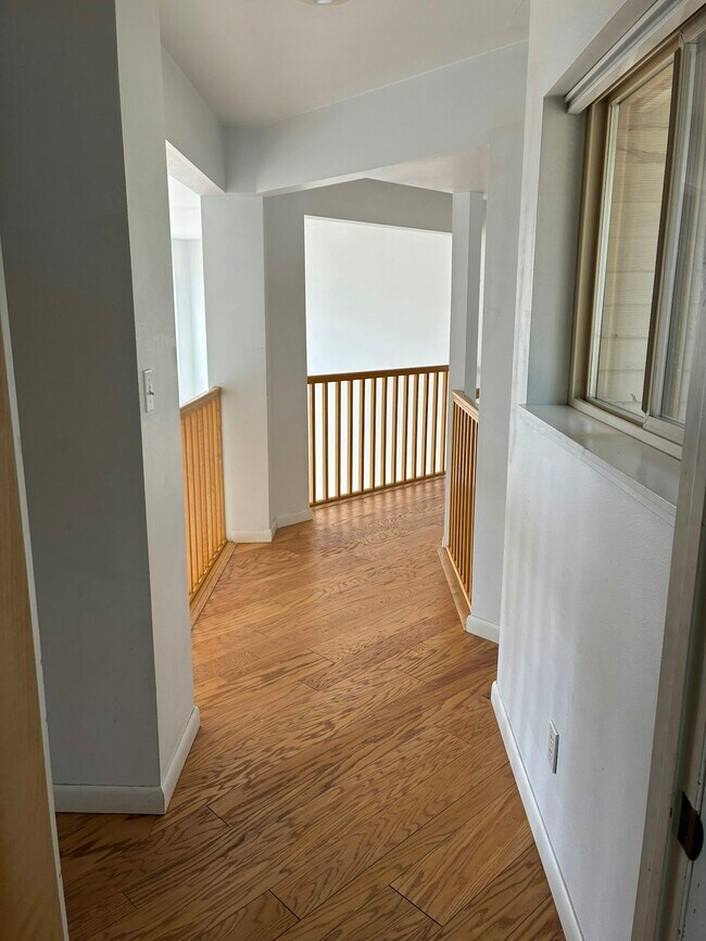 Building Photo - 2092 Colonial Dr