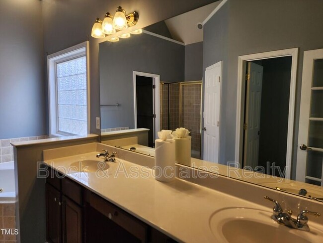 Building Photo - 608 Oxboro Cir