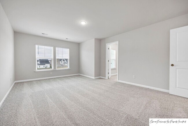 Building Photo - STUNNING TOWNHOME IN BLYTHEWOOD