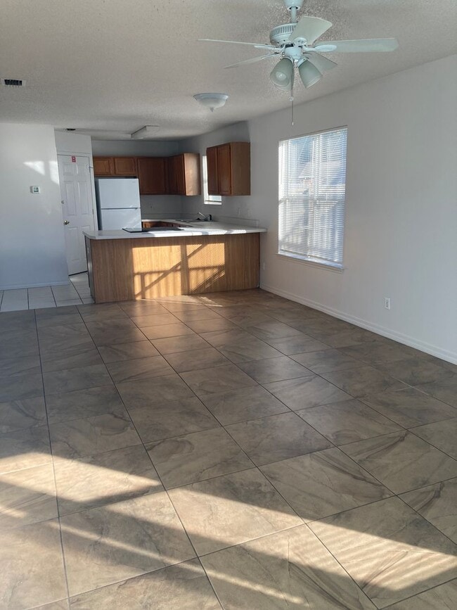 Building Photo - 561 Florosa Ct