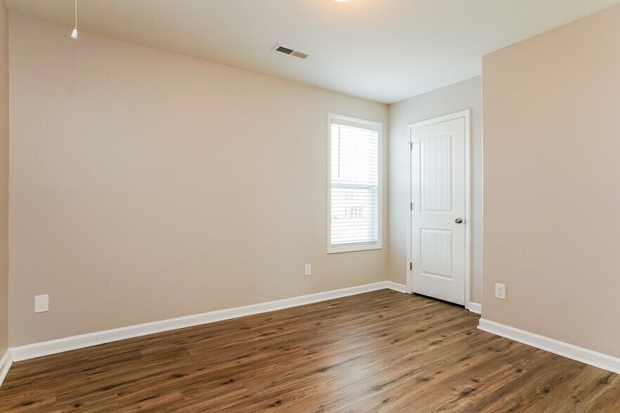 Building Photo - 238 Grovemere Ln