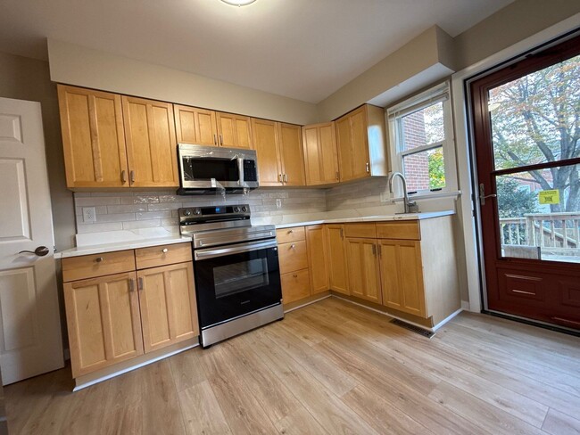 Building Photo - Beautiful 3 Bedroom 2 Bath House In Parkville