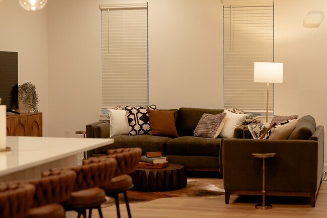 Building Photo - 1204 SW Franklin Dr