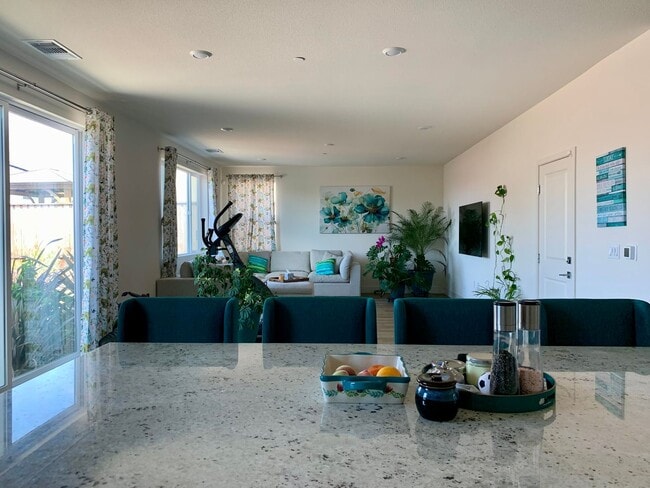 Building Photo - 4 Bedroom Home in Hollister with 3 Full Bathrooms and Central A/C