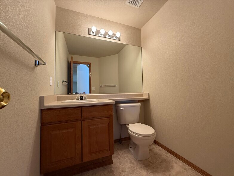 Building Photo - 5846 Dolores St