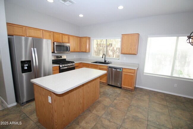 Building Photo - 8166 W Rose Garden Ln