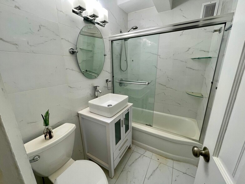 Building Photo - 1450 Palisade Ave