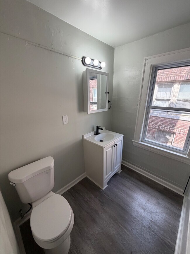 Building Photo - 929 Thornhill Dr