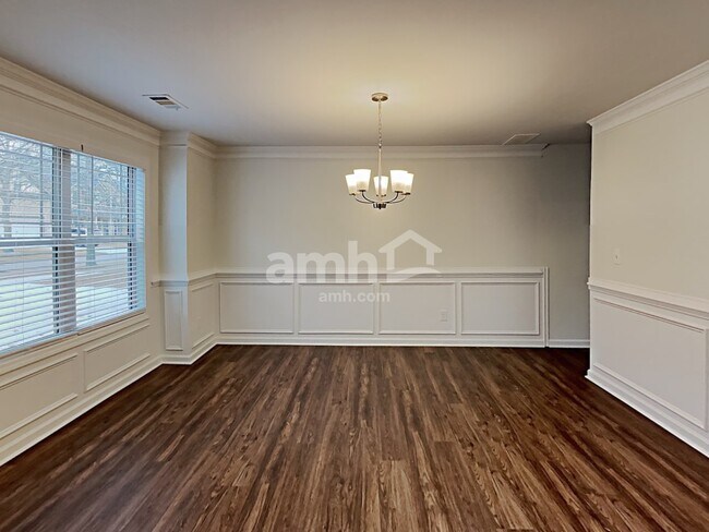 Building Photo - 3562 Huddlestone Ln NE