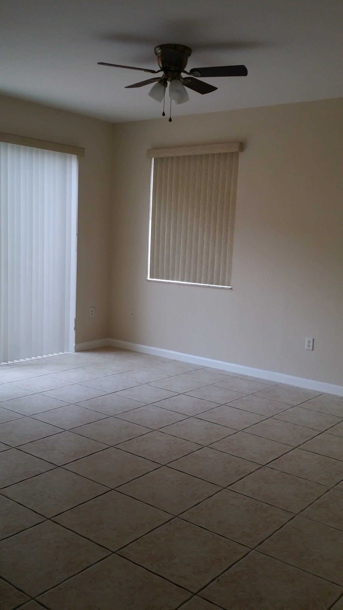 family room - 2719 SE 15th Pl