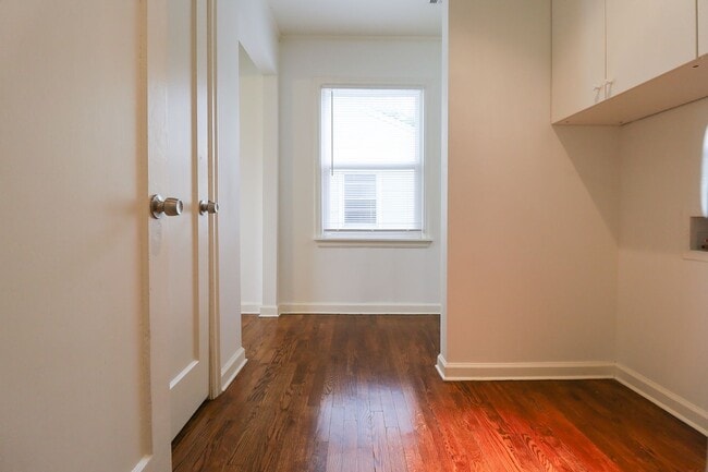 Building Photo - Beautiful Brookside duplex unit - NO PETS