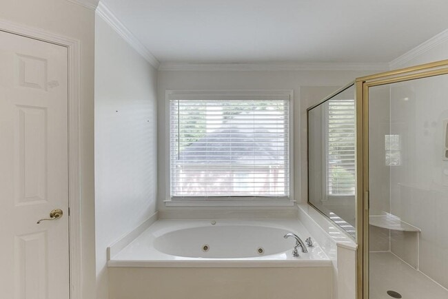 Building Photo - 2885 Towne Village Dr NW