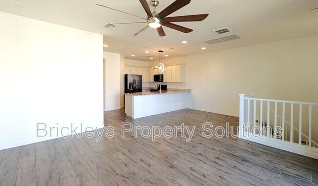 Building Photo - 4046 E Pony Ln