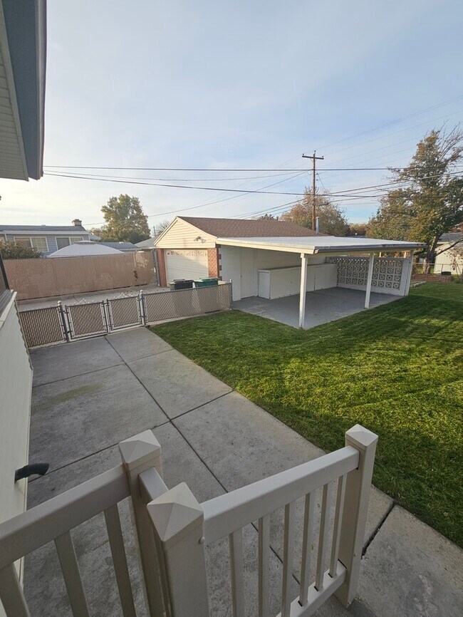 Building Photo - 4 bed 2 bath Home in Murray