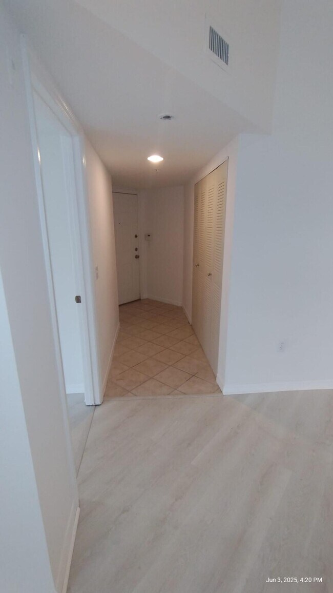 Building Photo - 4155 N Haverhill Rd