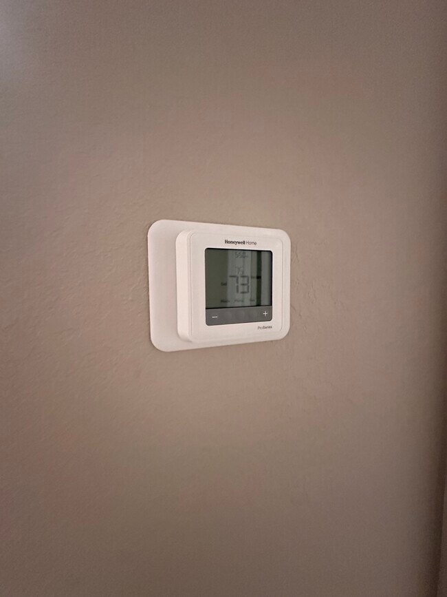 Building Photo - 442 Avenue A NE