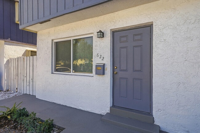 Building Photo - 622 SW 7th Ave