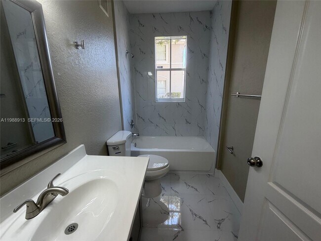 Building Photo - 2637 SE 16th Terrace