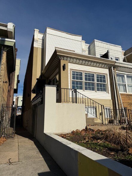 Building Photo - 5445 W Berks St