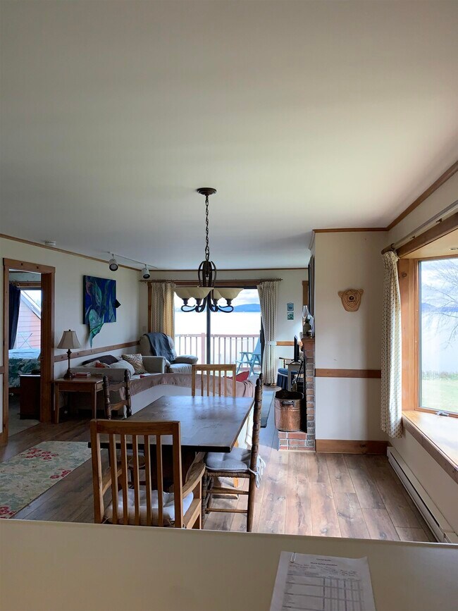 Building Photo - 383 Holbrook Bay Cmns