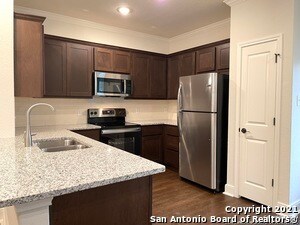 Building Photo - 2214 Sandlewood Cv