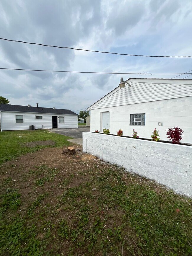 Building Photo - Beautifully Renovated 3-Bedroom Ranch with Open Floor Plan & 2-Car Garage